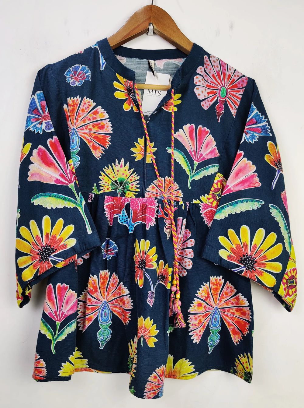 Buy online pre-used pre-loved 100% authentic & Original branded Ethnic (WBK-586) available in Pakistan. Top international brands avilable.