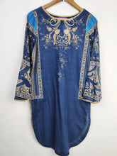 Buy online pre-used pre-loved 100% authentic & Original branded Sana Safinaz (WBK-607) available in Pakistan. Top international brands avilable.