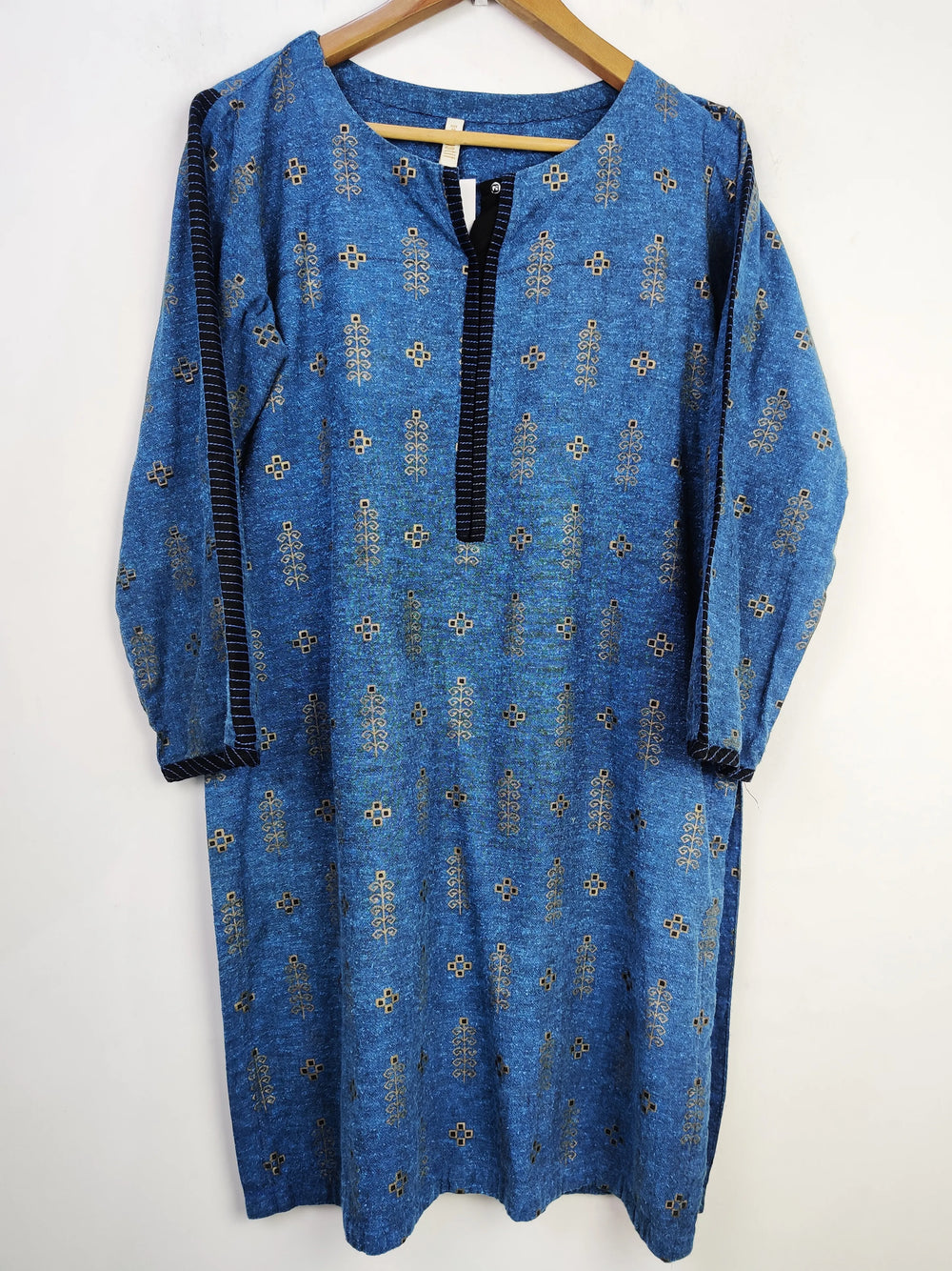 Buy online pre-used pre-loved 100% authentic & Original branded Motif (WBK-619) available in Pakistan. Top international brands avilable.