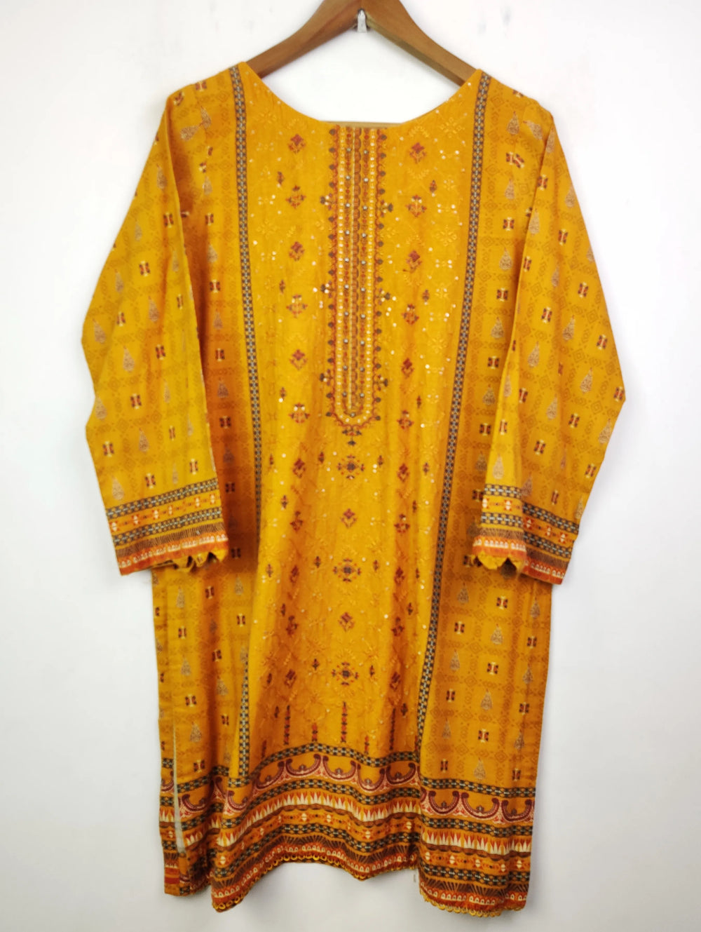 Buy online pre-used pre-loved 100% authentic & Original branded Bin Saeed (WBK-627) available in Pakistan. Top international brands avilable.