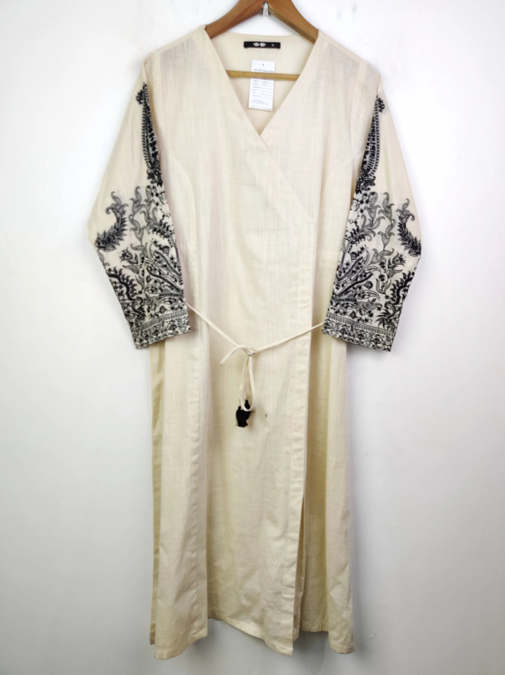 Buy online pre-used pre-loved 100% authentic & Original branded Khaadi (WBK-639) available in Pakistan. Top international brands avilable.