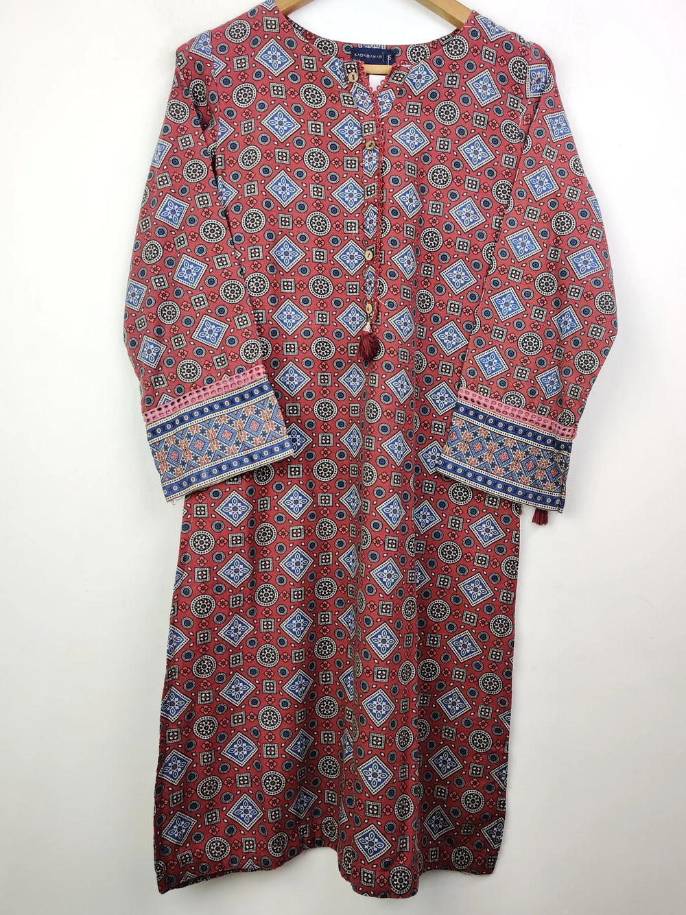 Buy online pre-used pre-loved 100% authentic & Original branded Sadabahar (WBK-678) available in Pakistan. Top international brands avilable.