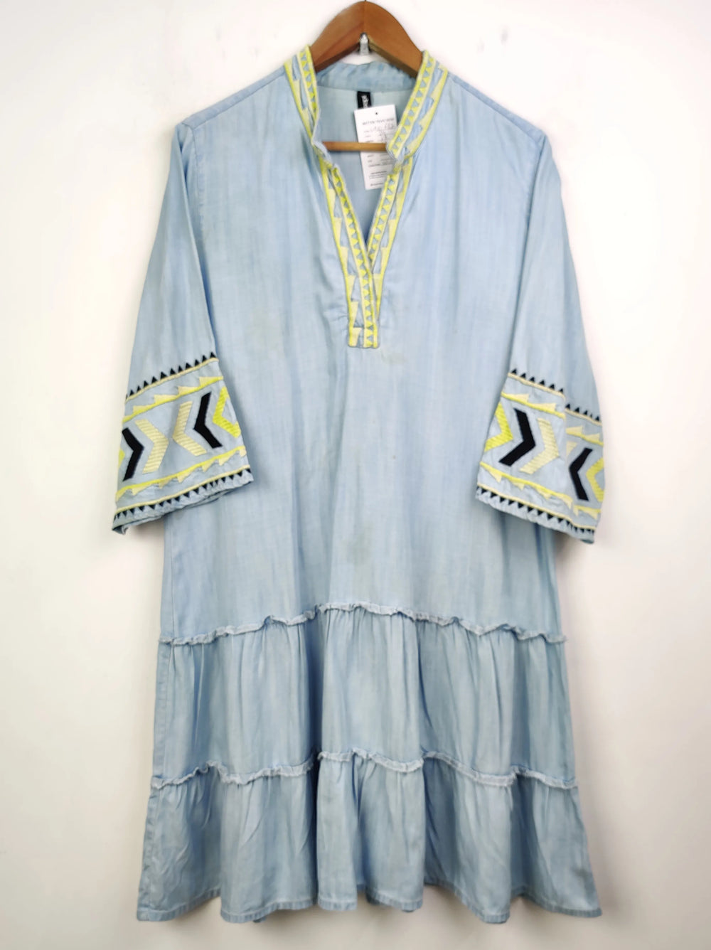 Buy online pre-used pre-loved 100% authentic & Original branded Eksept (WBK-682) available in Pakistan. Top international brands avilable.