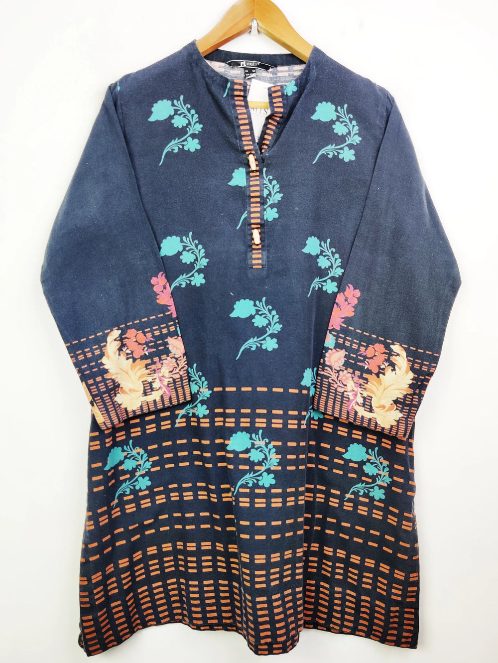 Buy online pre-used pre-loved 100% authentic & Original branded Nishat Linen (WBK-698) available in Pakistan. Top international brands avilable.