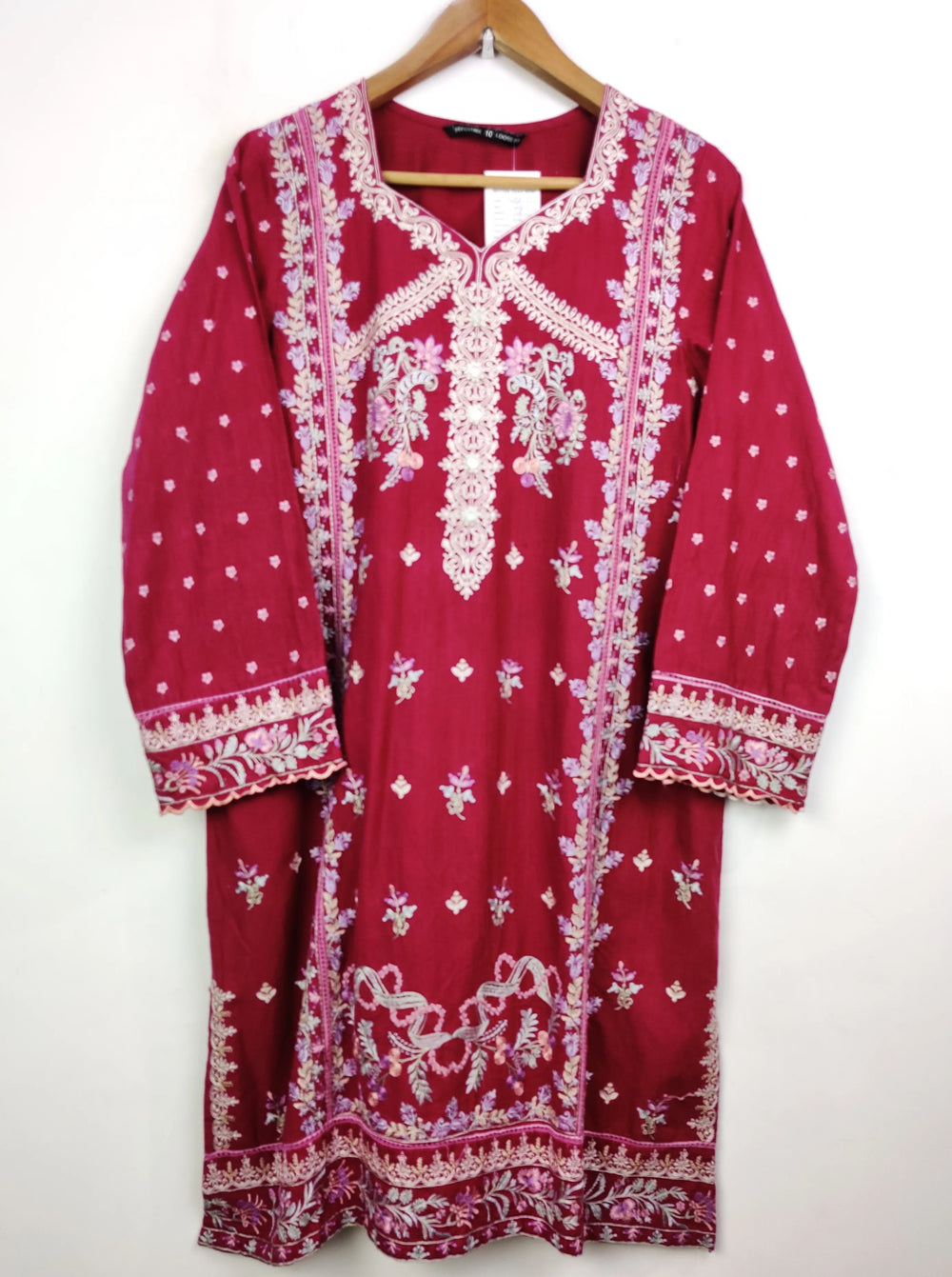 Buy online pre-used pre-loved 100% authentic & Original branded Beechtree (WBK-777) available in Pakistan. Top international brands avilable.