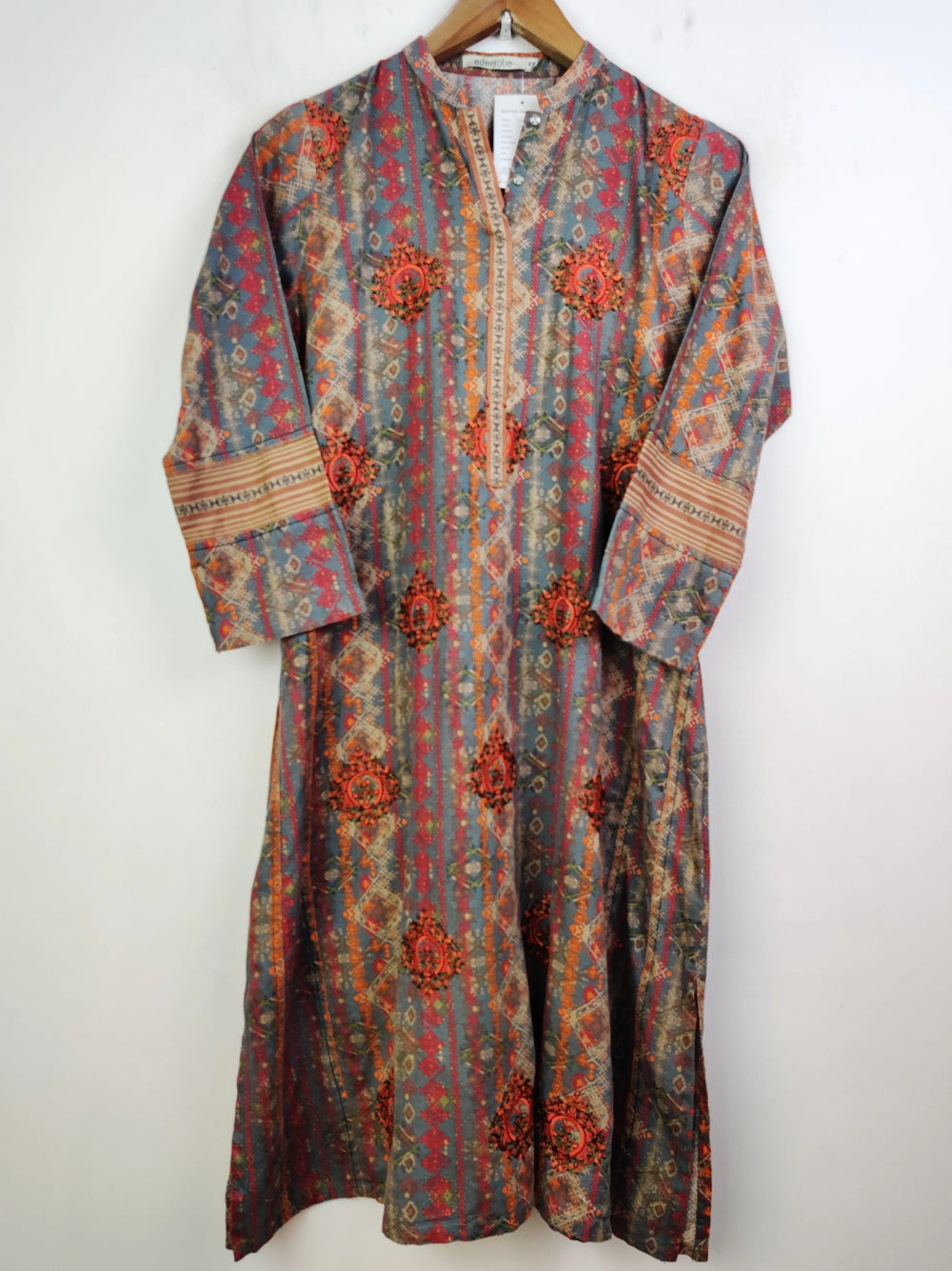 Buy online pre-used pre-loved 100% authentic & Original branded Edenrobe (WBK-797) available in Pakistan. Top international brands avilable.