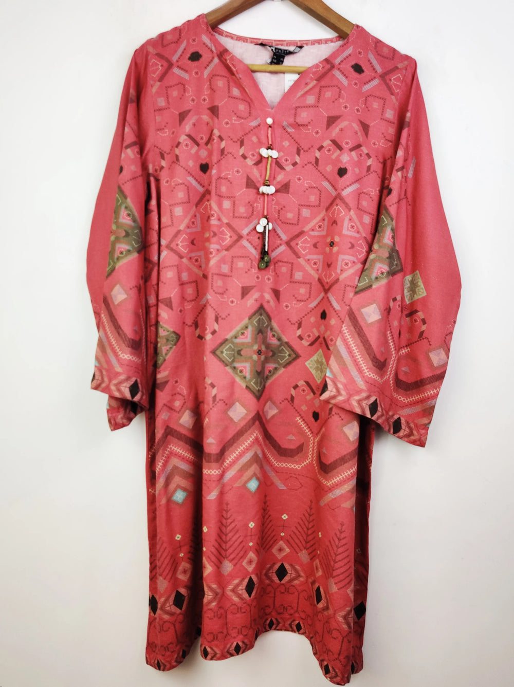 Buy online pre-used pre-loved 100% authentic & Original branded Nishat Linen (WBK-827) available in Pakistan. Top international brands avilable.