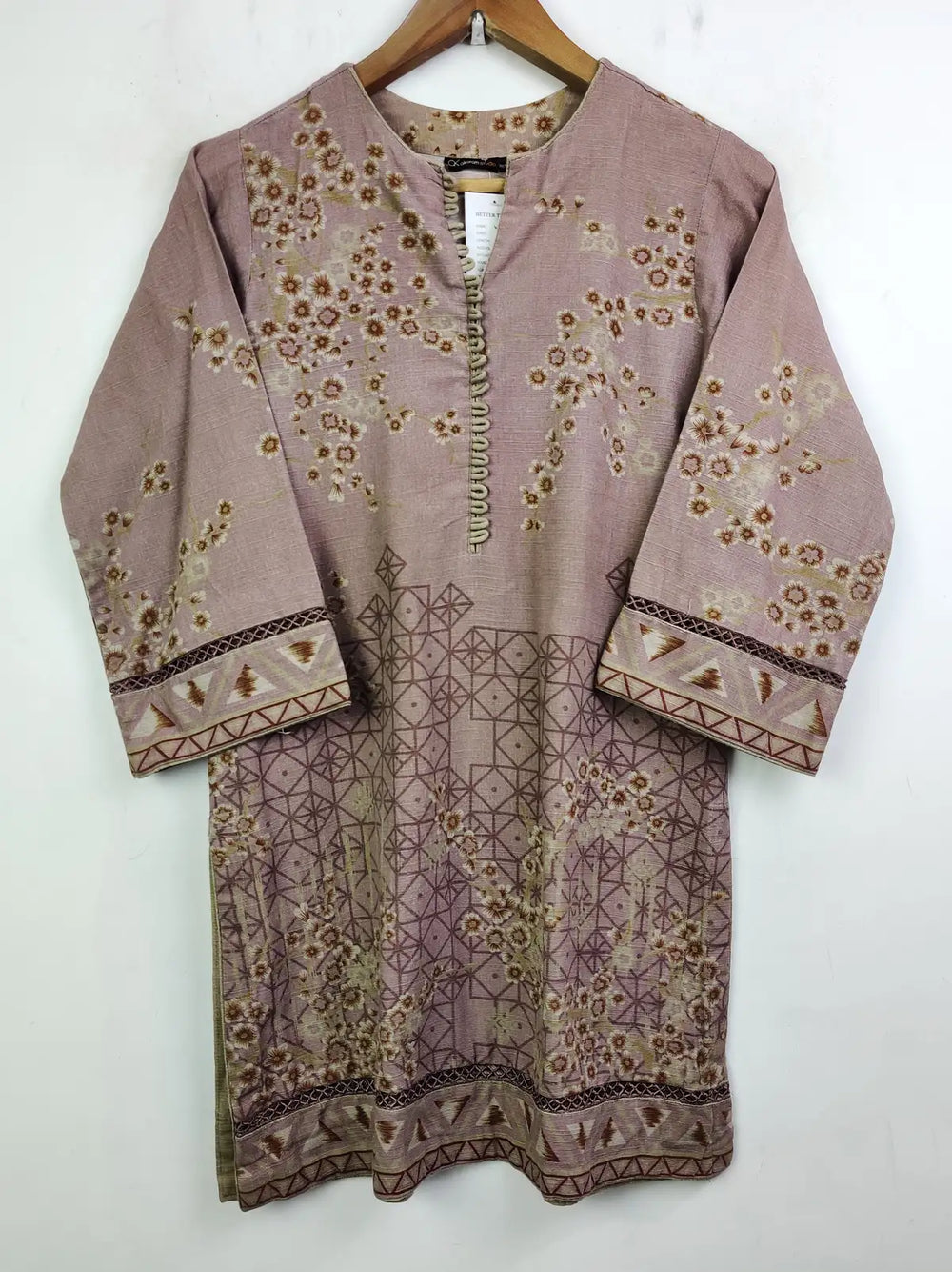 Buy online pre-used pre-loved 100% authentic & Original branded Alkaram Studio (WBK-930) available in Pakistan. Top international brands avilable.