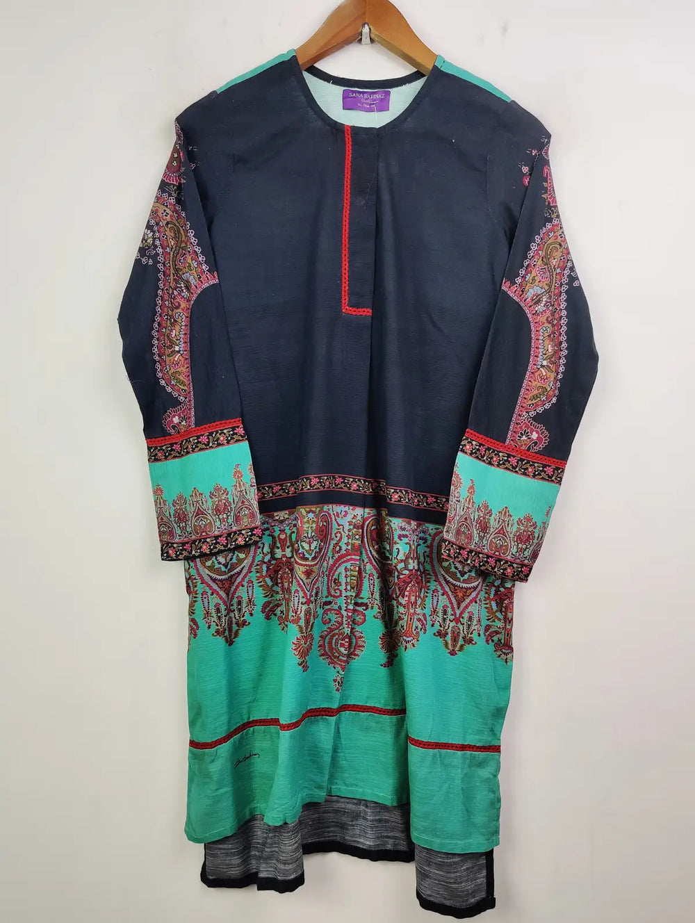 Buy online pre-used pre-loved 100% authentic & Original branded Sana Safinaz (WBK-957) available in Pakistan. Top international brands avilable.
