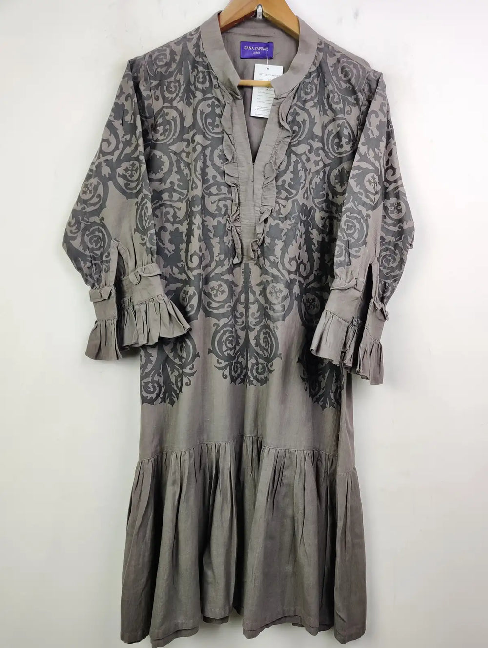 Buy online pre-used pre-loved 100% authentic & Original branded Sana Safinaz (WBK-971) available in Pakistan. Top international brands avilable.