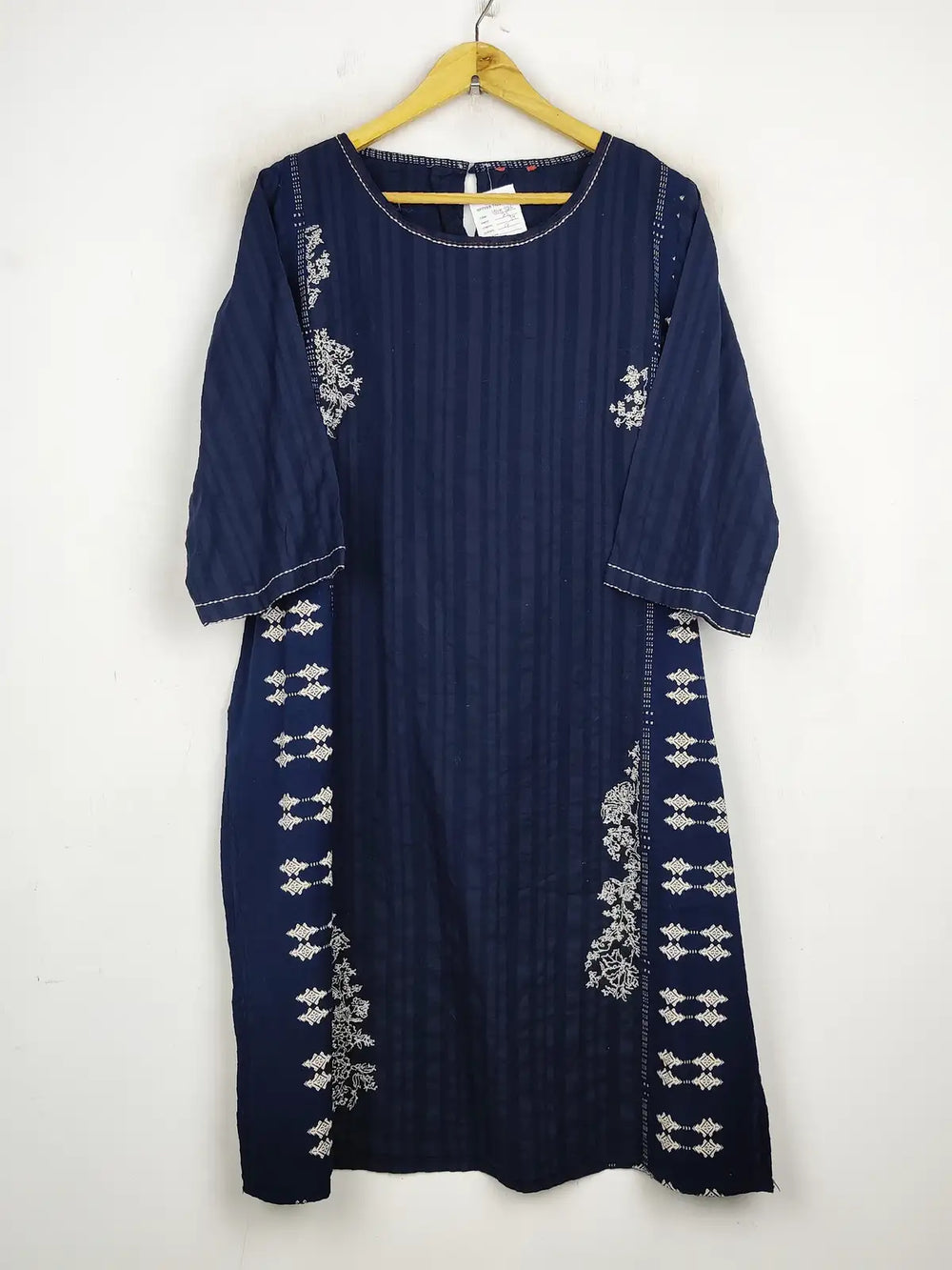 Buy online pre-used pre-loved 100% authentic & Original branded Unknown Brand (WBK-986) available in Pakistan. Top international brands avilable.