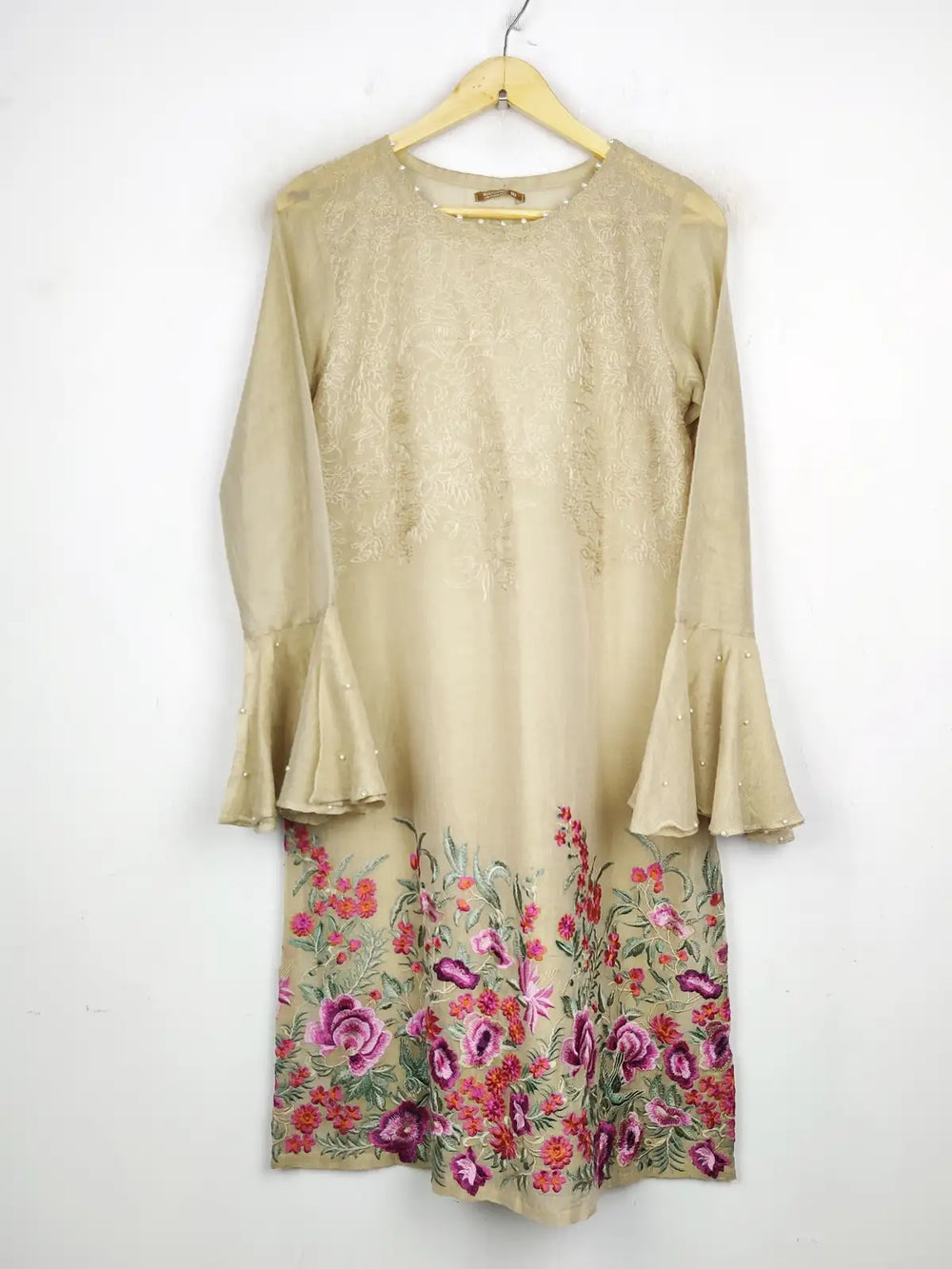 Buy online pre-used pre-loved 100% authentic & Original branded Beechtree (WBK-995) available in Pakistan. Top international brands avilable.