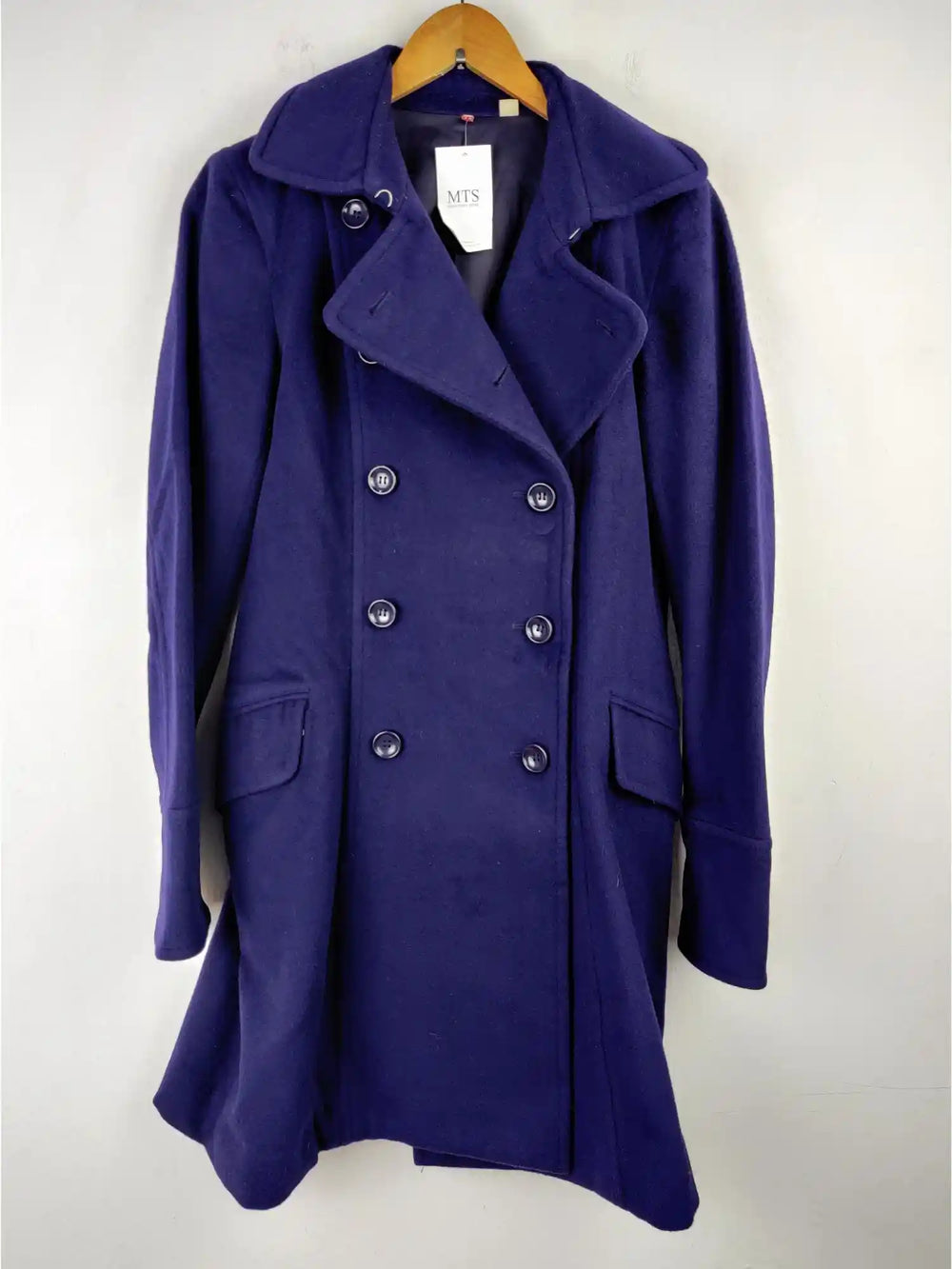 Buy online pre-used pre-loved 100% authentic & Original branded Uniqlo (WC-1670) available in Pakistan. Top international brands avilable.