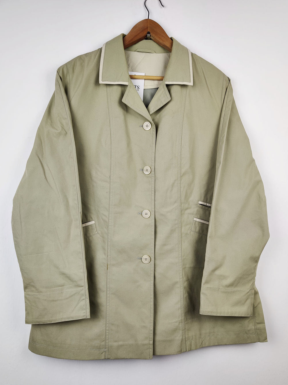 Buy online pre-used pre-loved 100% authentic & Original branded Berkertex (WC-1834) available in Pakistan. Top international brands avilable.