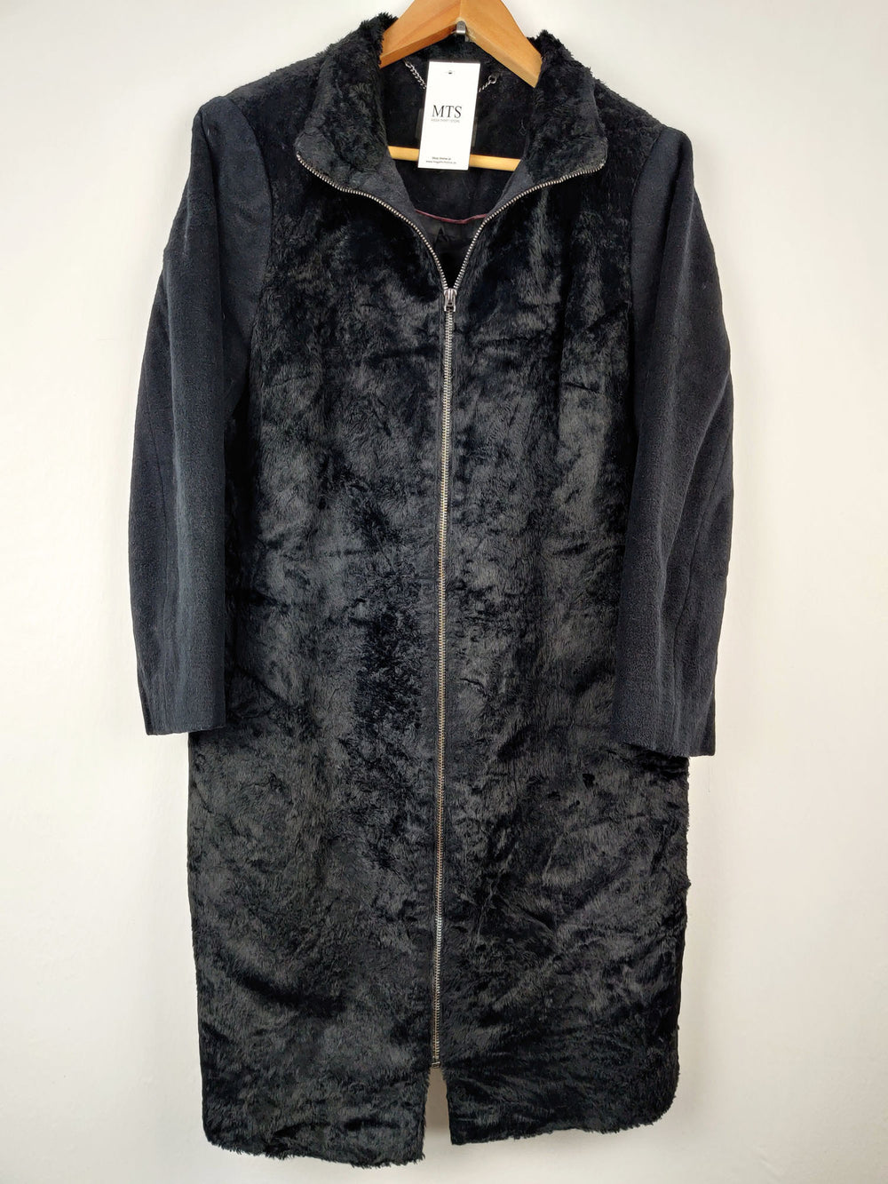 Buy online pre-used pre-loved 100% authentic & Original branded Autograph (WC-1845) available in Pakistan. Top international brands avilable.