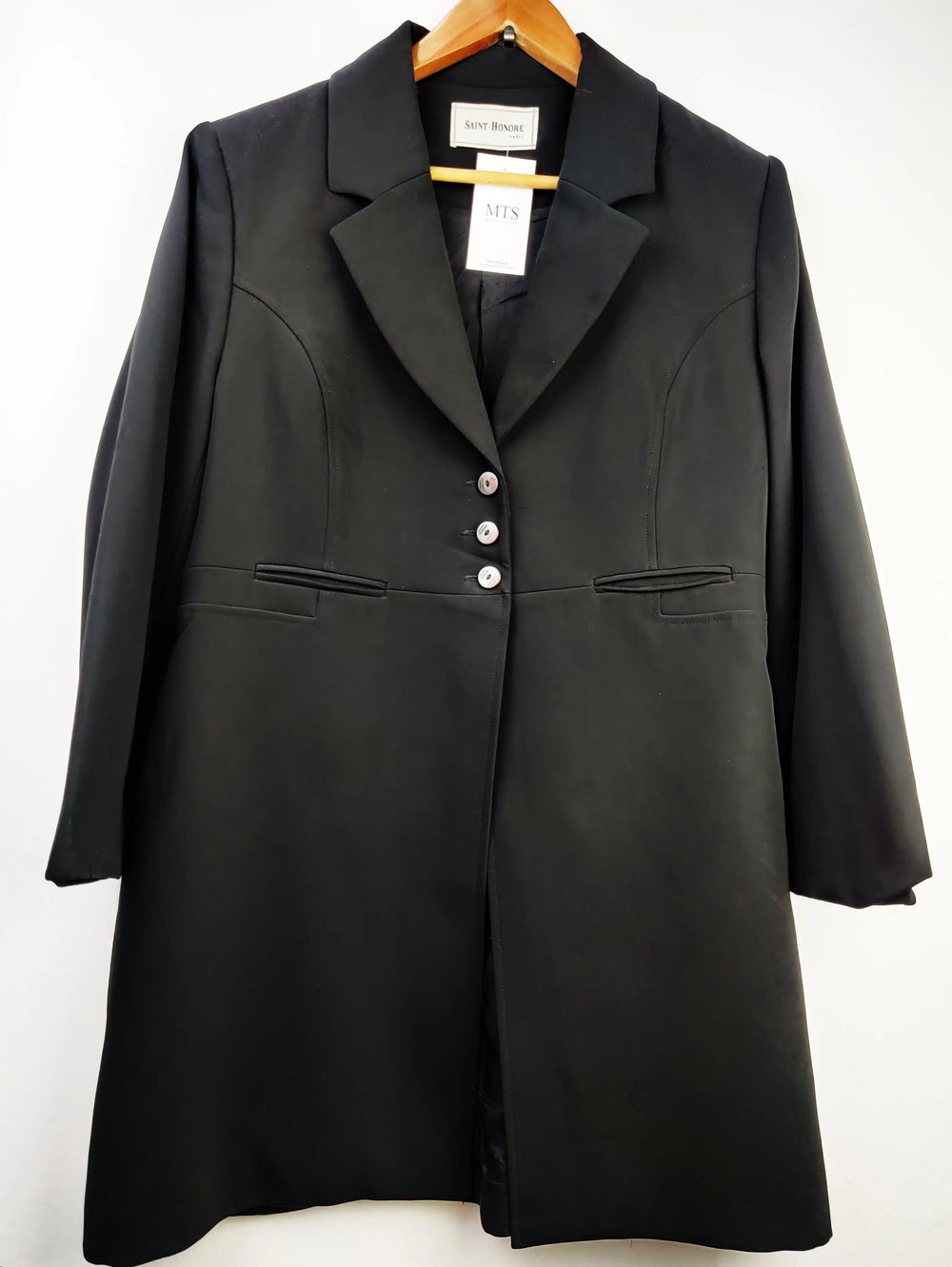 Buy online pre-used pre-loved 100% authentic & Original branded Saint Honore (WC-1959) available in Pakistan. Top international brands avilable.