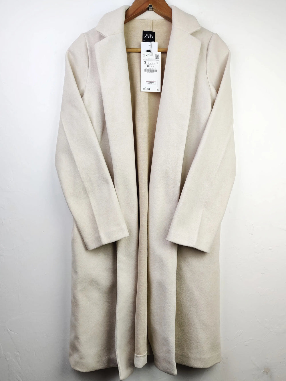 Buy online pre-used pre-loved 100% authentic & Original branded Zara (WC-1972) available in Pakistan. Top international brands avilable.