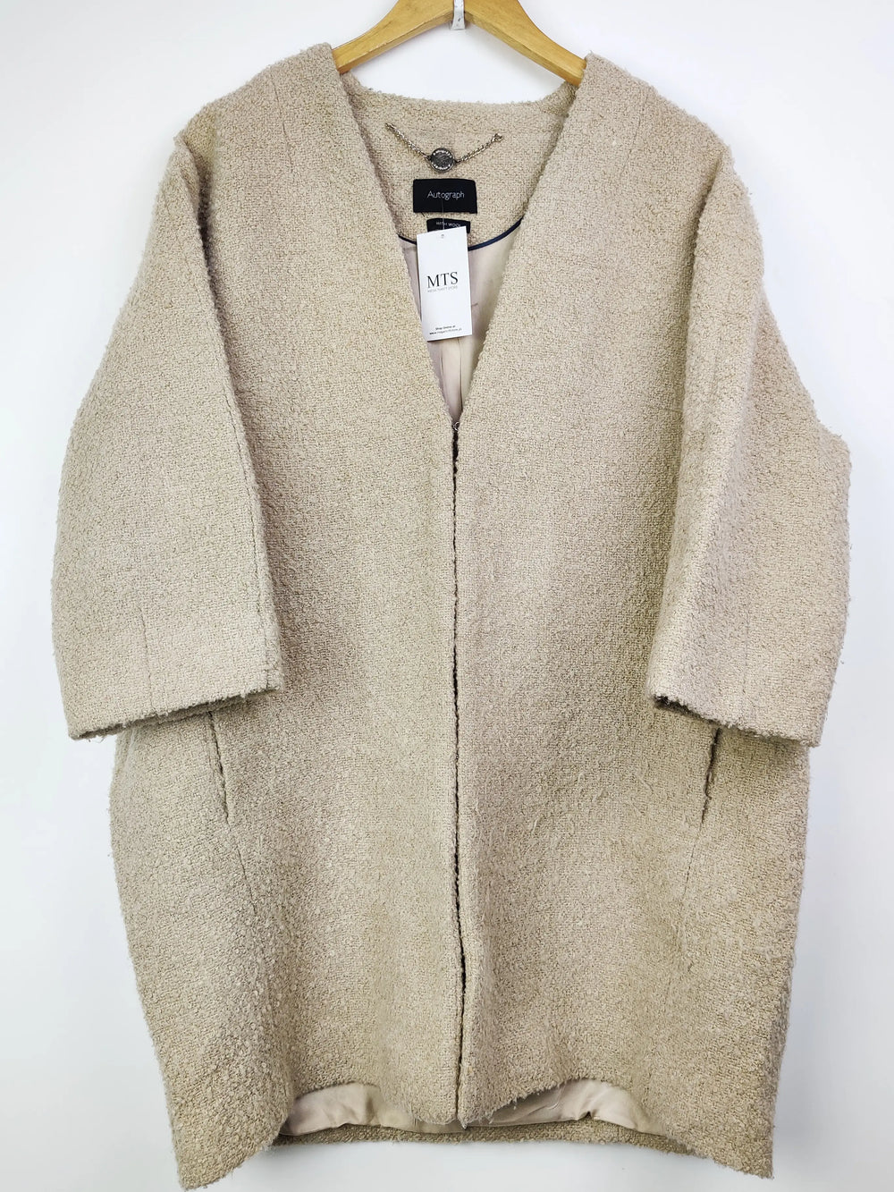 Buy online pre-used pre-loved 100% authentic & Original branded Autograph (WC-2004) available in Pakistan. Top international brands avilable.