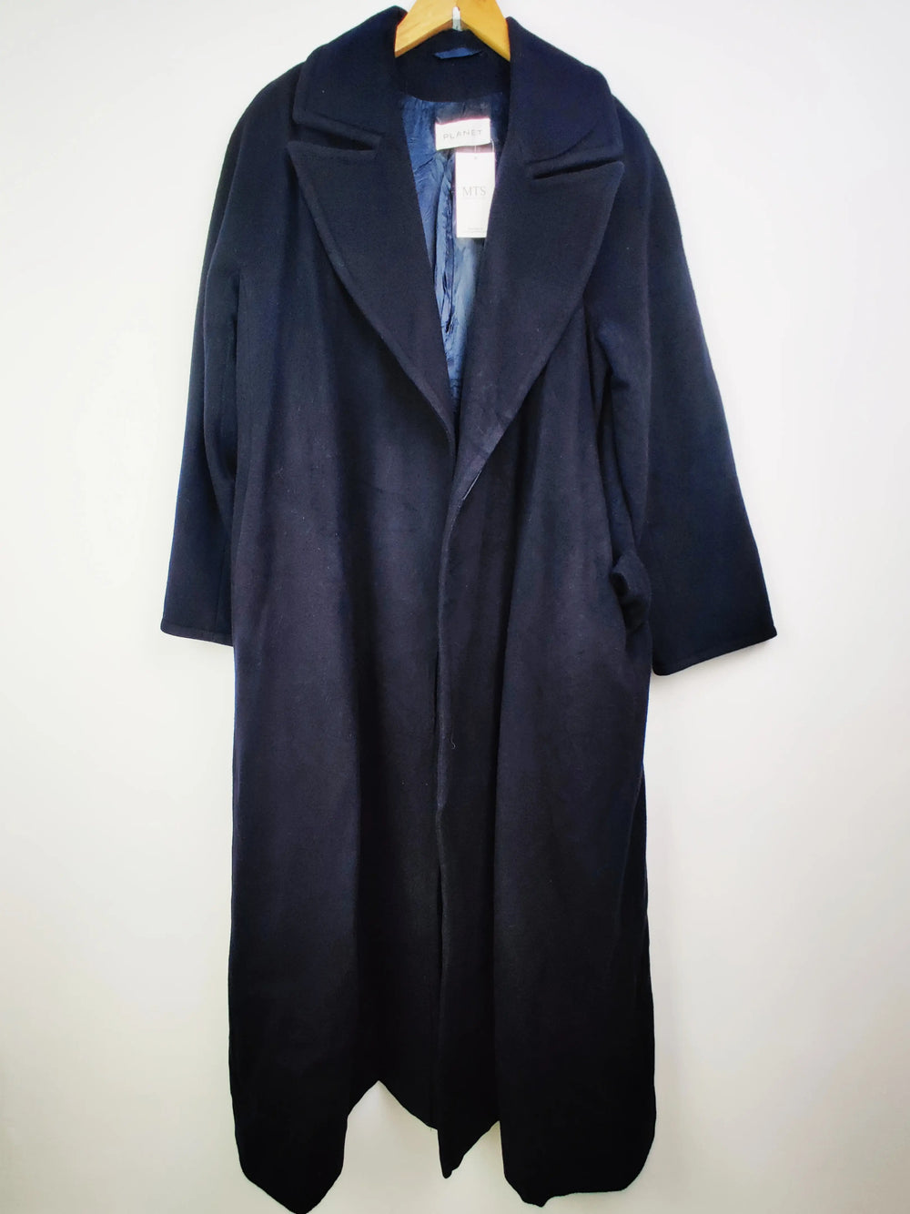 Buy online pre-used pre-loved 100% authentic & Original branded Planet (WC-2026) available in Pakistan. Top international brands avilable.