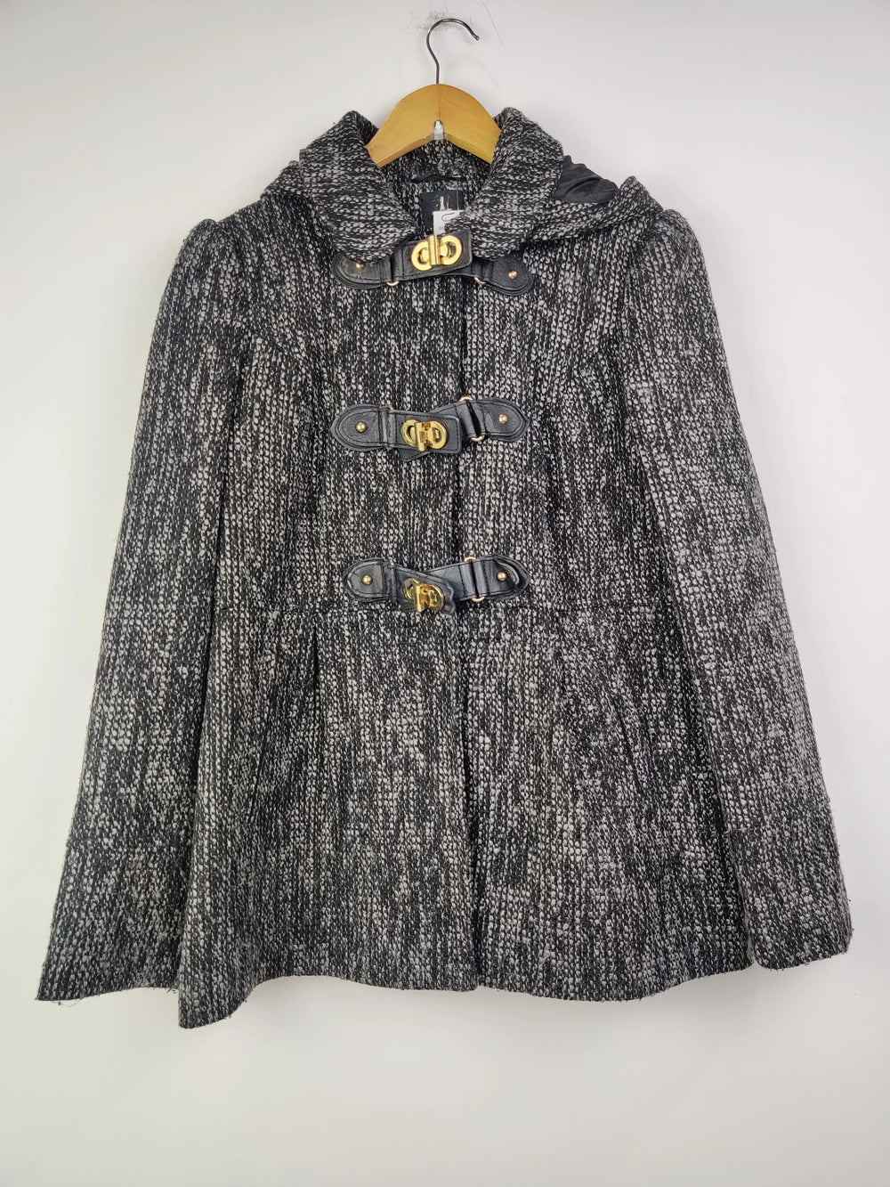 Buy online pre-used pre-loved 100% authentic & Original branded Atmosphere (WC-2090) available in Pakistan. Top international brands avilable.