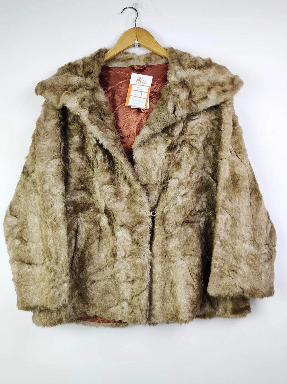 Buy online pre-used pre-loved 100% authentic & Original branded Tyber (WC-2101) available in Pakistan. Top international brands avilable.