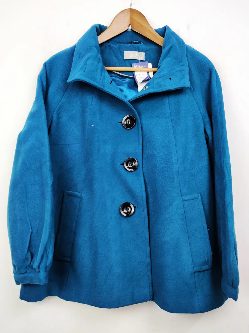 Buy online pre-used pre-loved 100% authentic & Original branded Wallis (WC-2346) available in Pakistan. Top international brands avilable.