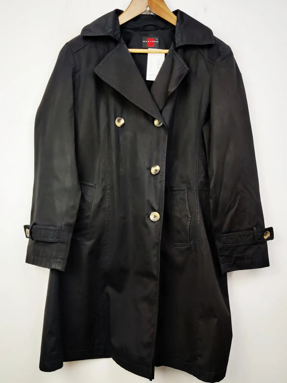 Buy online pre-used pre-loved 100% authentic & Original branded Gallery (WC-2351) available in Pakistan. Top international brands avilable.