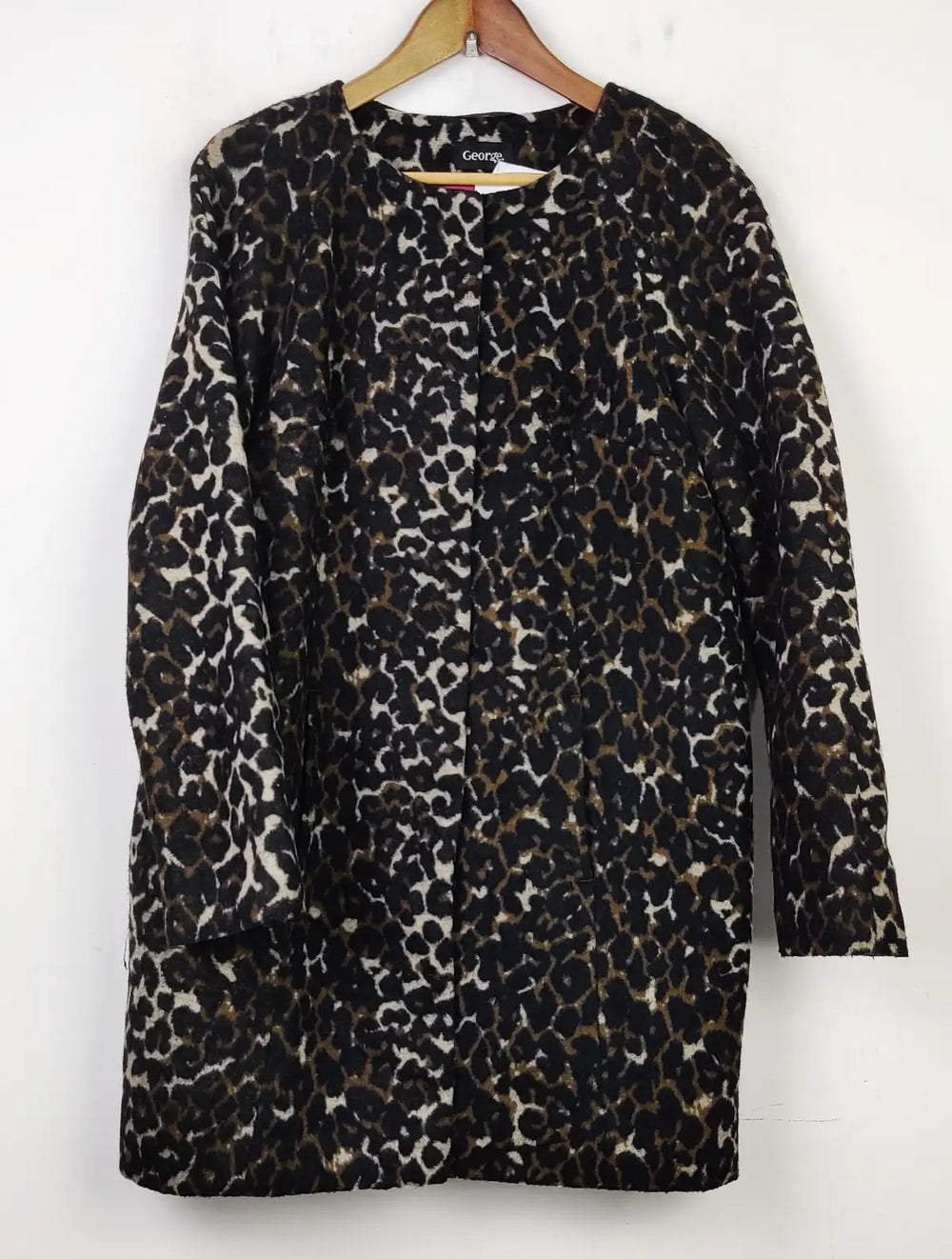 Buy online pre-used pre-loved 100% authentic & Original branded George (WC-2392) available in Pakistan. Top international brands avilable.