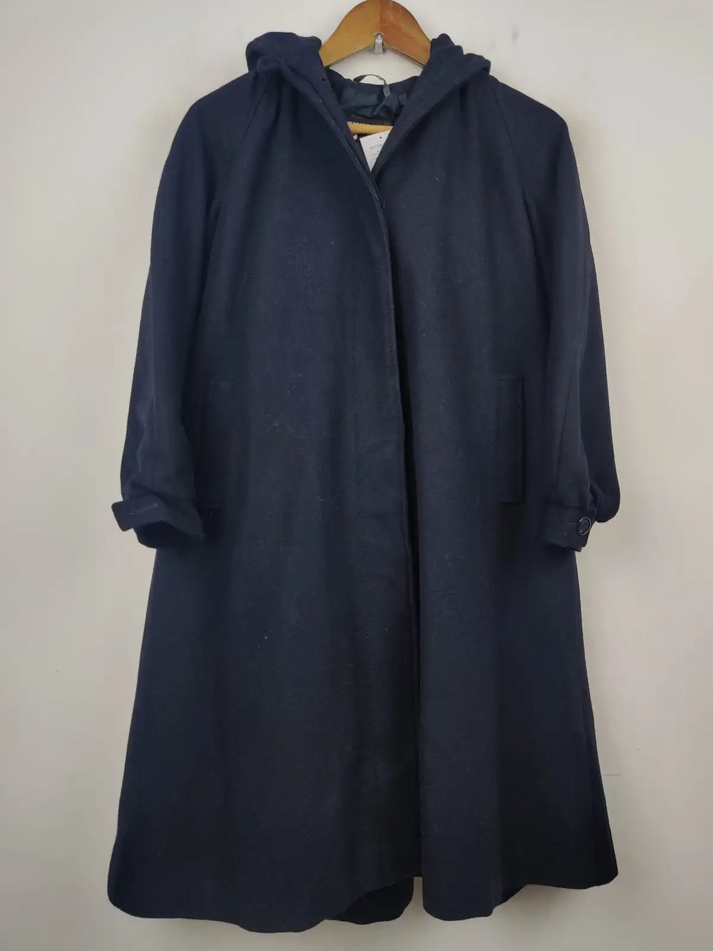 Buy online pre-used pre-loved 100% authentic & Original branded Hummelsheim (WC-2444) available in Pakistan. Top international brands avilable.