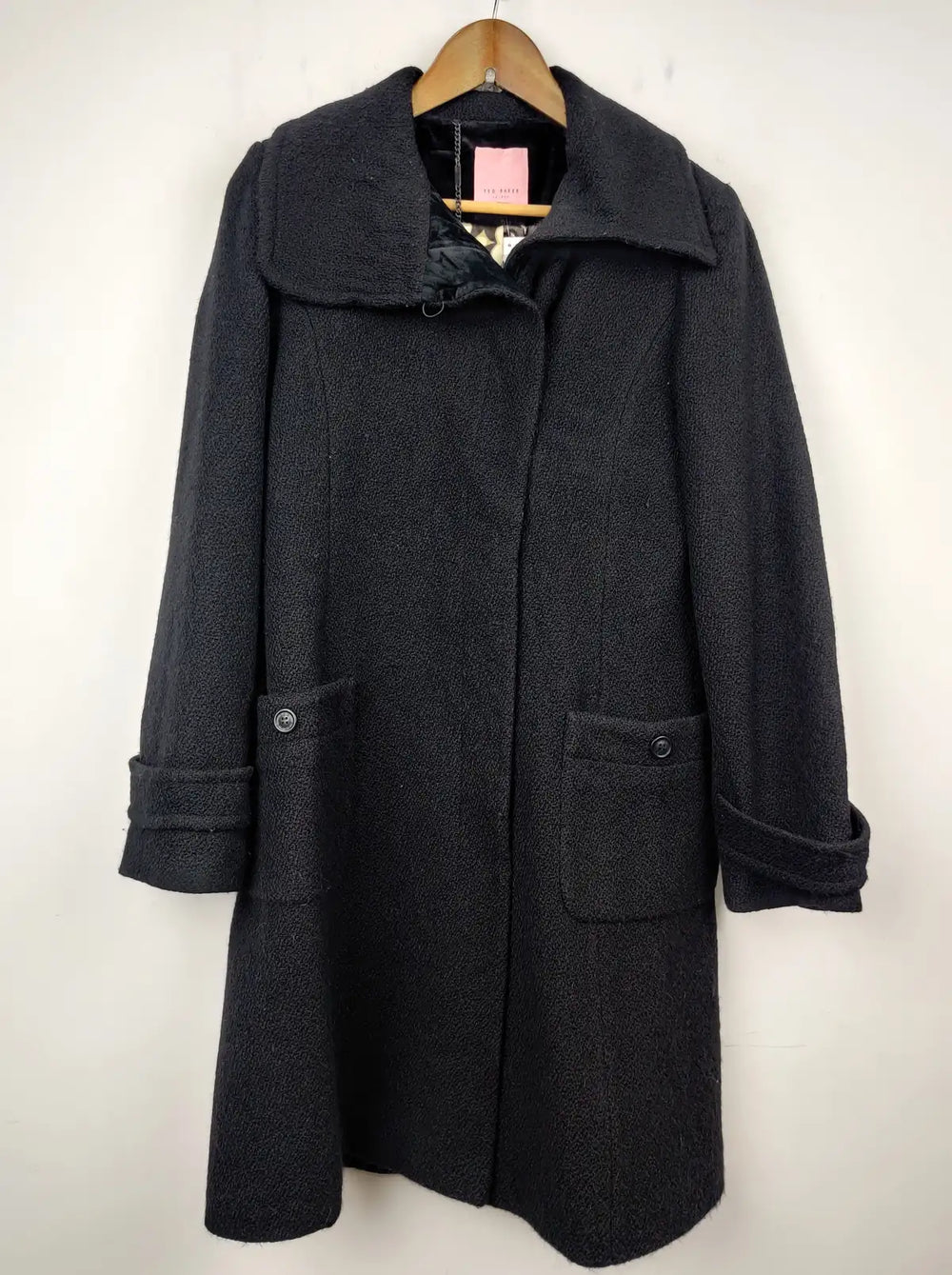 Buy online pre-used pre-loved 100% authentic & Original branded Ted Baker (WC-2478) available in Pakistan. Top international brands avilable.