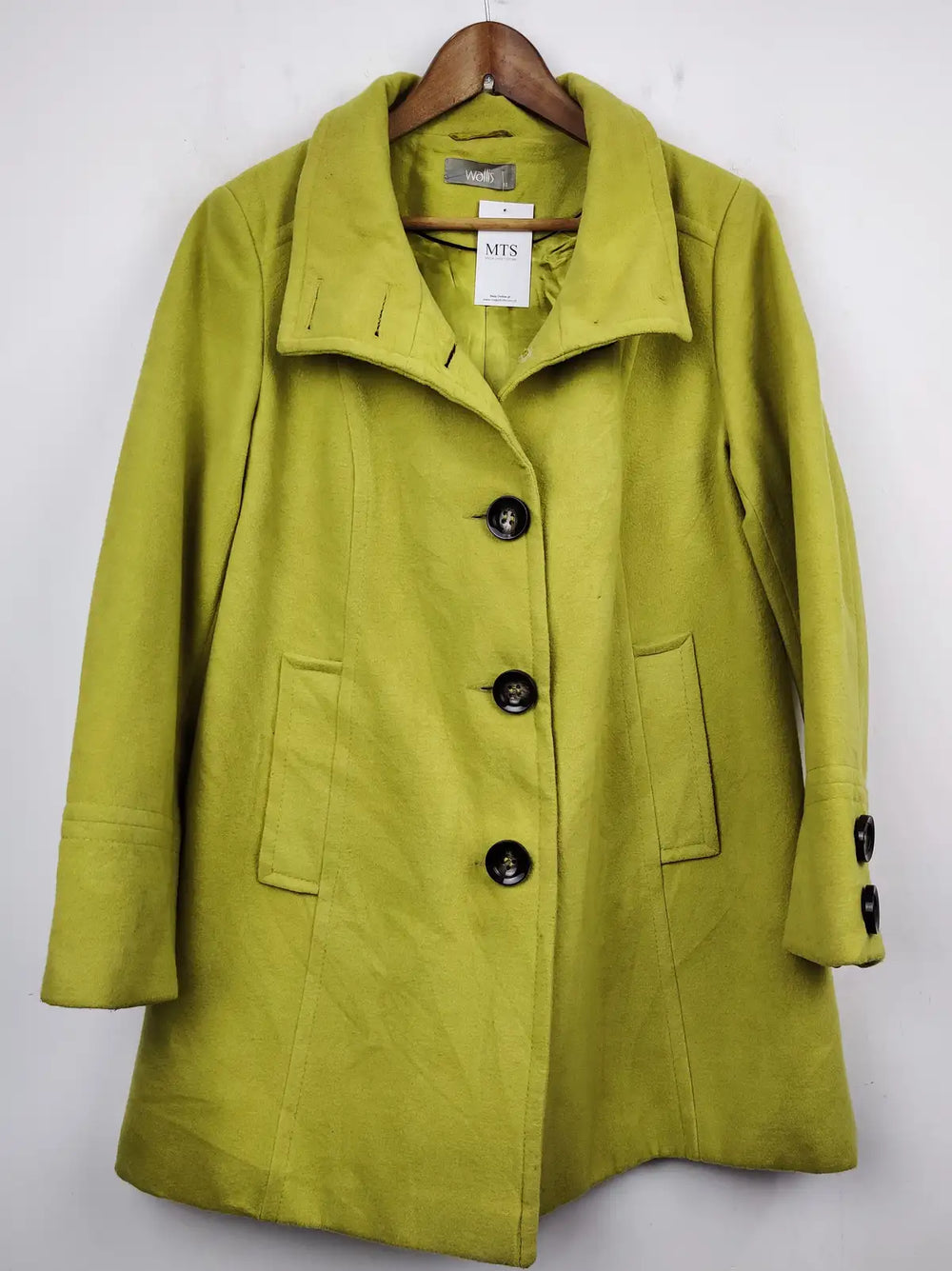 Buy online pre-used pre-loved 100% authentic & Original branded Wallis (WC-2479) available in Pakistan. Top international brands avilable.