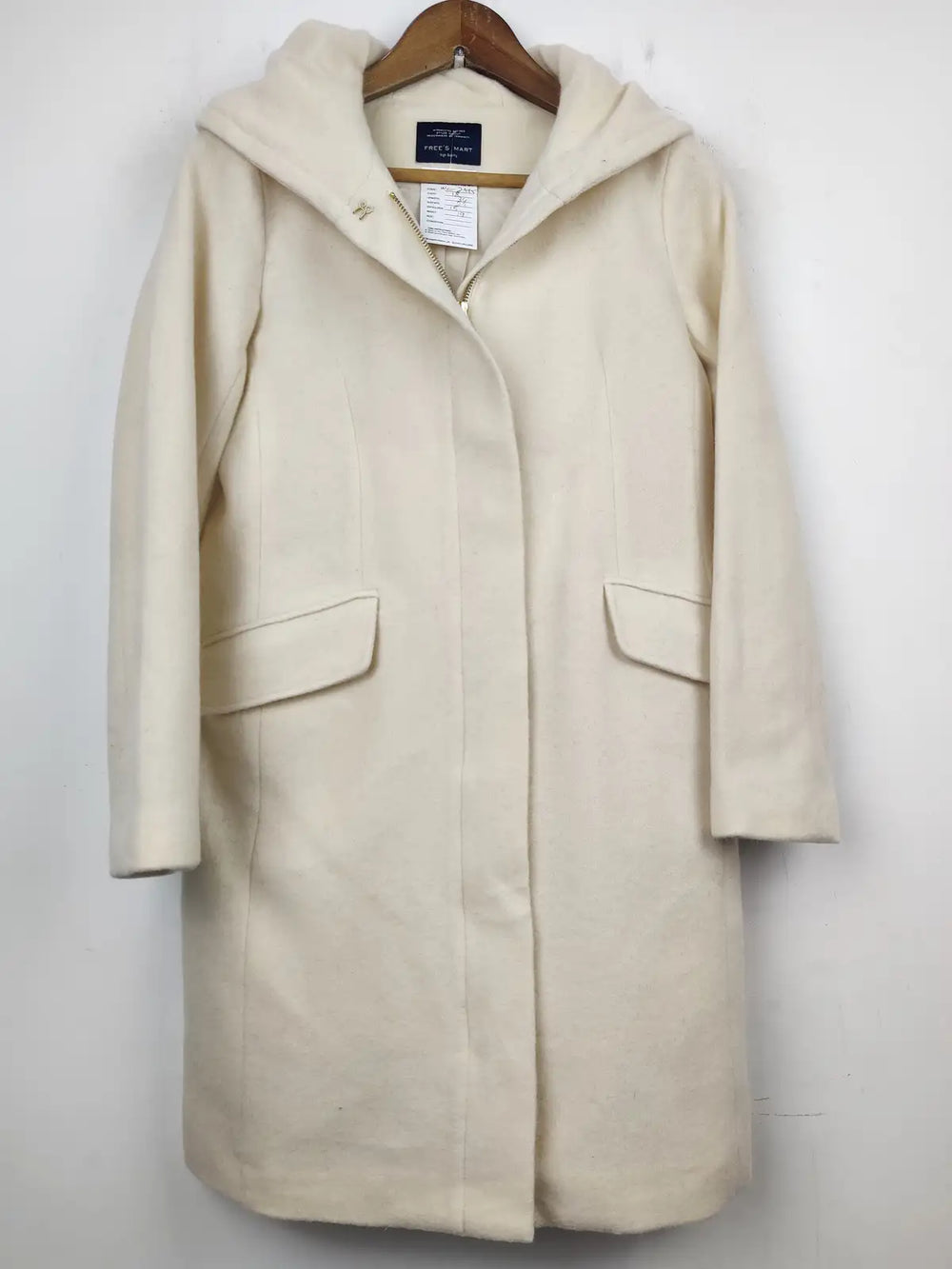 Buy online pre-used pre-loved 100% authentic & Original branded Frees Mart (WC-2495) available in Pakistan. Top international brands avilable.