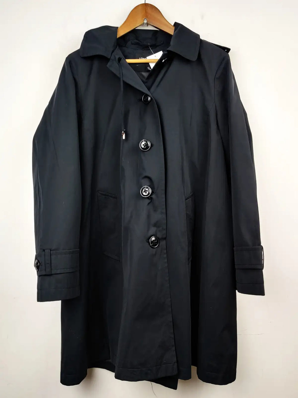 Buy online pre-used pre-loved 100% authentic & Original branded London Fog (WC-2516) available in Pakistan. Top international brands avilable.