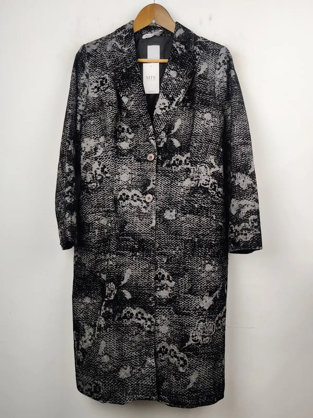 Buy online pre-used pre-loved 100% authentic & Original branded Luis Civit (WC-2522) available in Pakistan. Top international brands avilable.