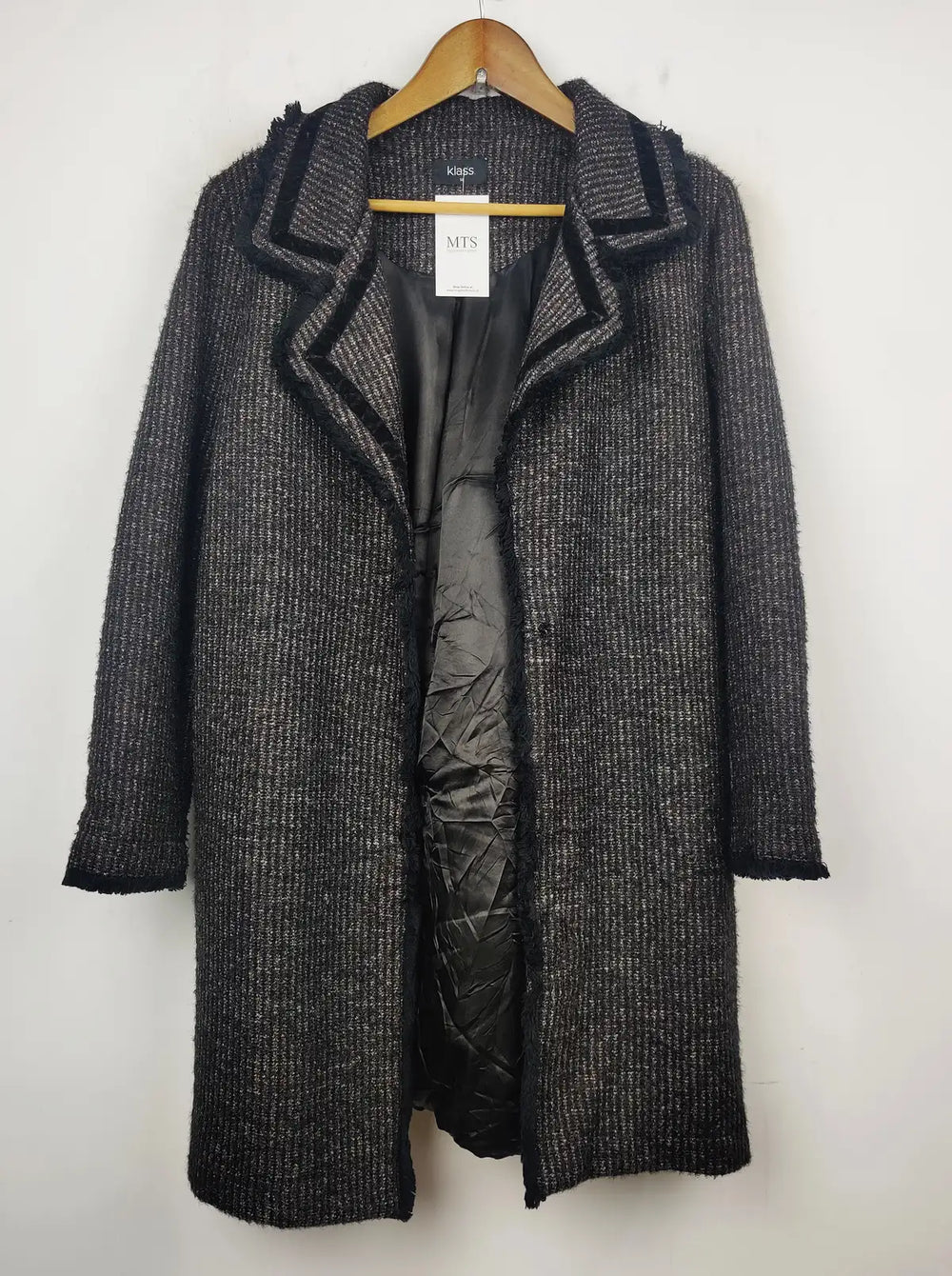 Buy online pre-used pre-loved 100% authentic & Original branded Klass (WC-2530) available in Pakistan. Top international brands avilable.