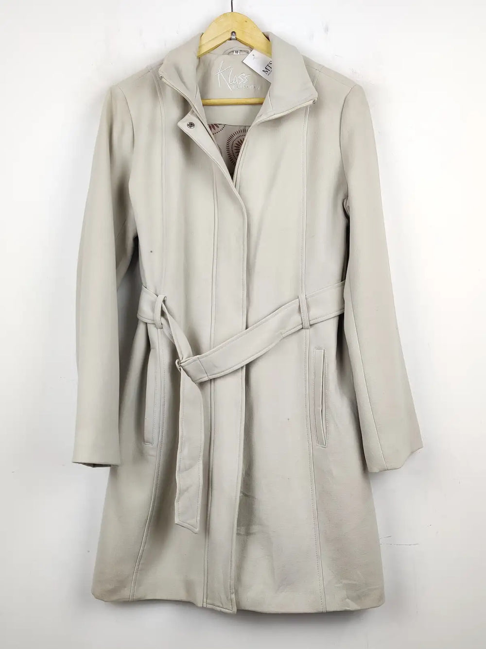 Buy online pre-used pre-loved 100% authentic & Original branded Klass Collection (WC-2538) available in Pakistan. Top international brands avilable.