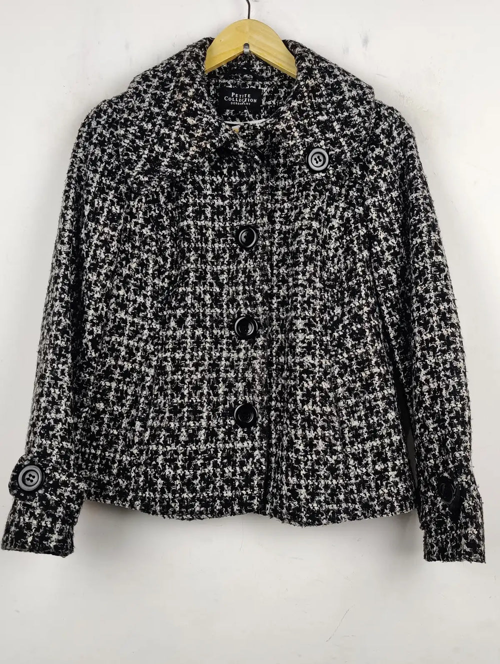 Buy online pre-used pre-loved 100% authentic & Original branded Debenhams (WC-2551) available in Pakistan. Top international brands avilable.