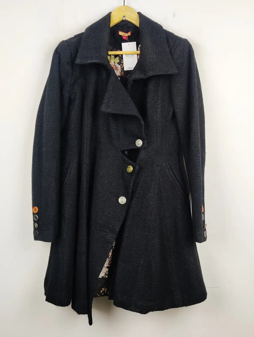 Buy online pre-used pre-loved 100% authentic & Original branded Joe Browns (WC-2554) available in Pakistan. Top international brands avilable.