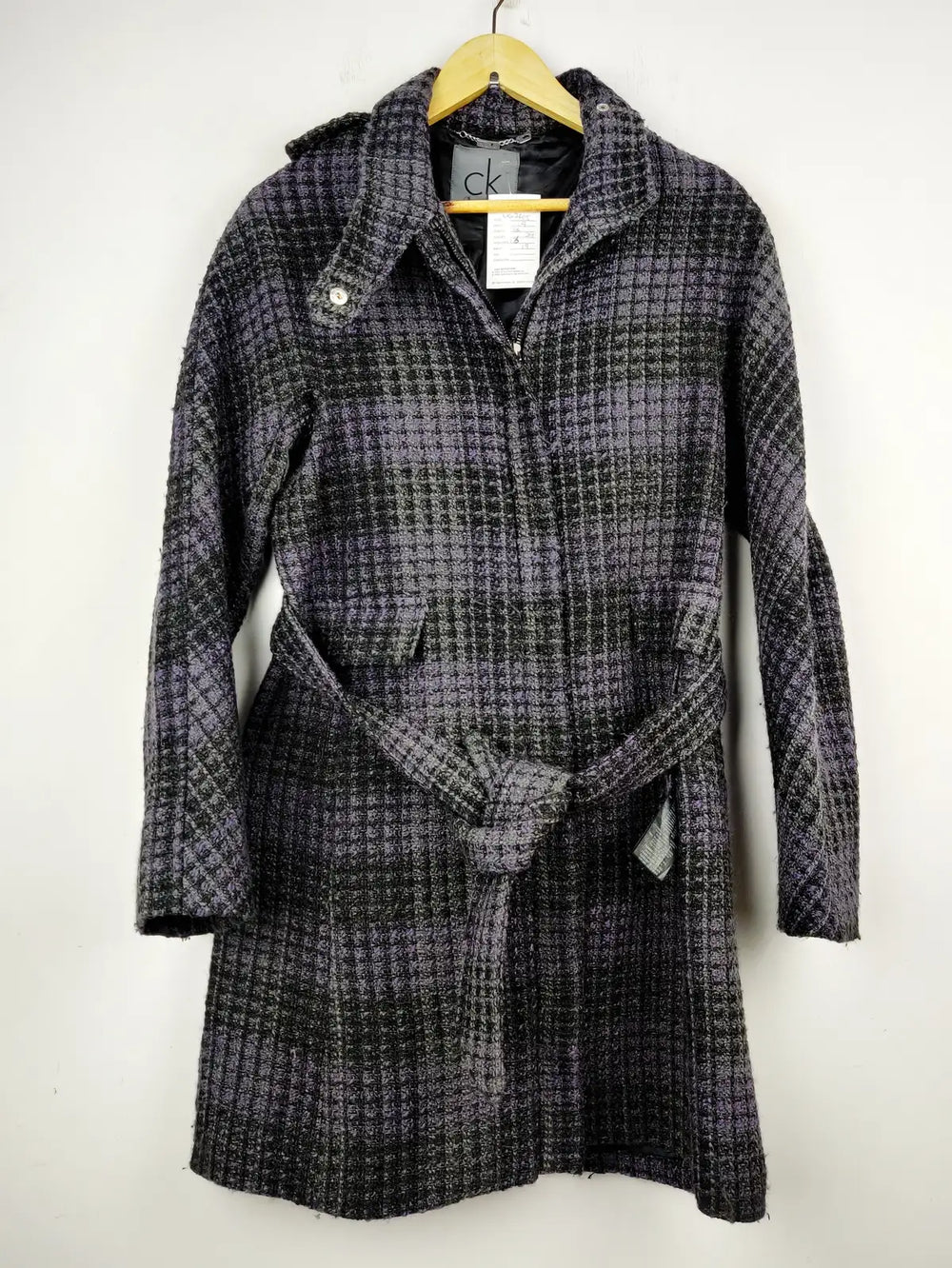 Buy online pre-used pre-loved 100% authentic & Original branded Calvin Klein (WC-2605) available in Pakistan. Top international brands avilable.