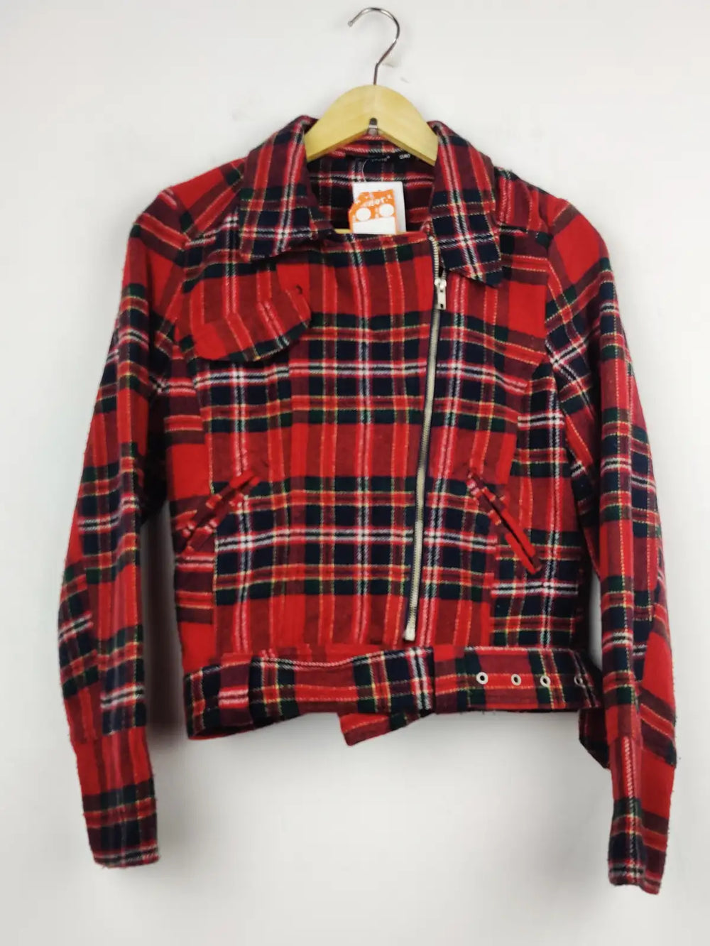 Buy online pre-used pre-loved 100% authentic & Original branded Atmosphere (WC-2607) available in Pakistan. Top international brands avilable.