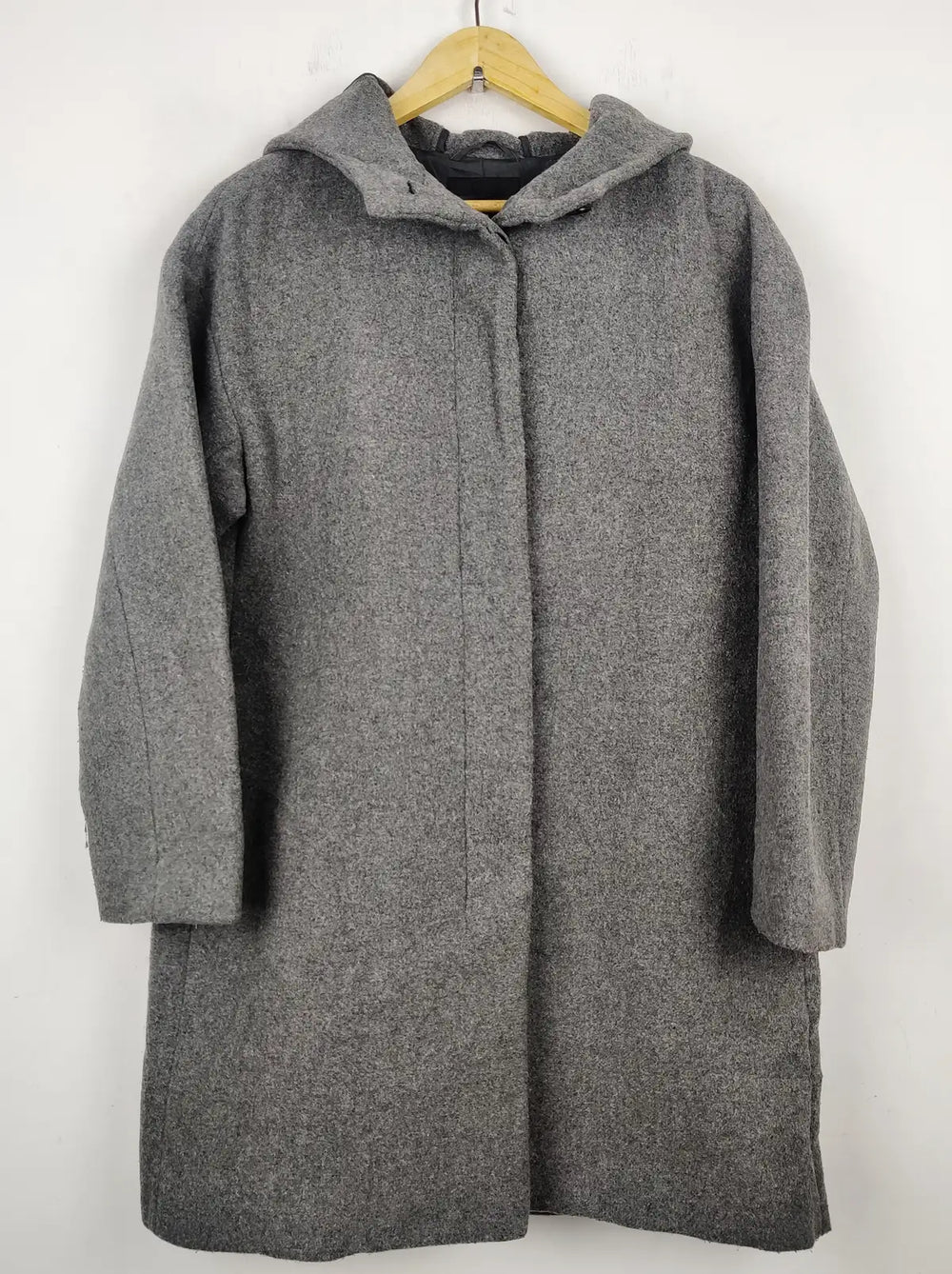 Buy online pre-used pre-loved 100% authentic & Original branded Unknown Brand (WC-2628) available in Pakistan. Top international brands avilable.