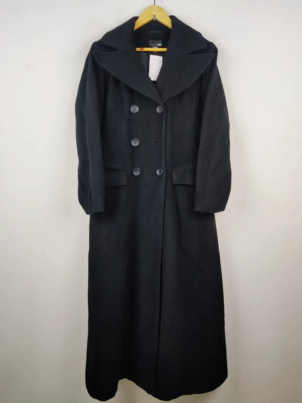 Buy online pre-used pre-loved 100% authentic & Original branded H&M (WC-2646) available in Pakistan. Top international brands avilable.