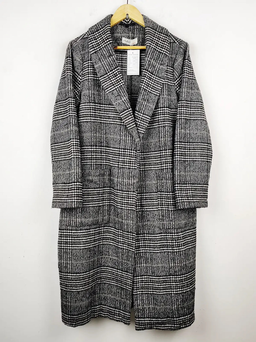 Buy online pre-used pre-loved 100% authentic & Original branded Authentic (WC-2651) available in Pakistan. Top international brands avilable.