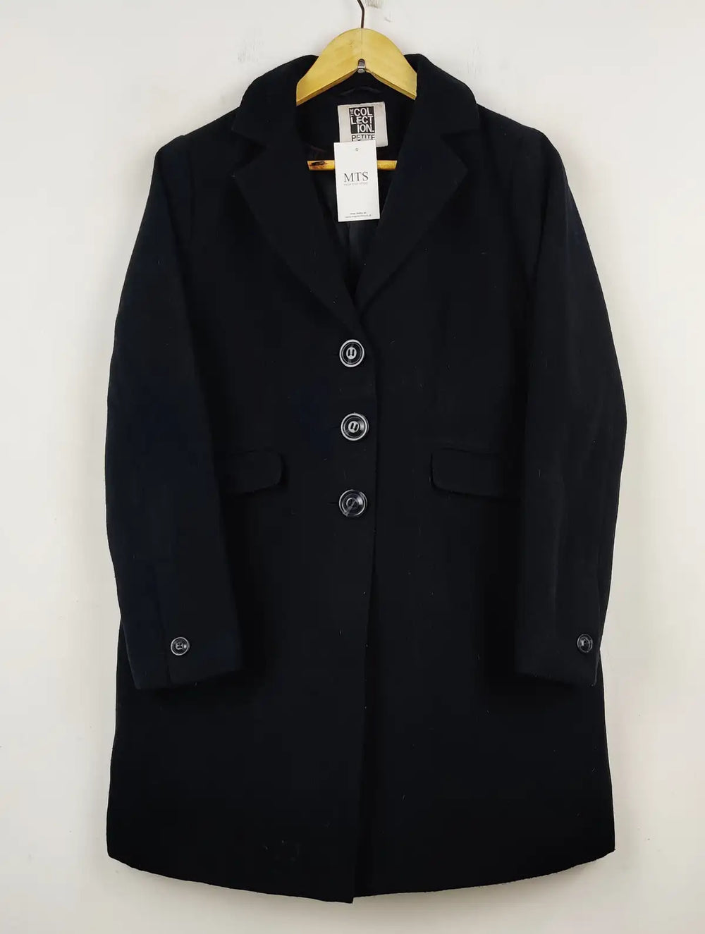 Buy online pre-used pre-loved 100% authentic & Original branded Debenhams (WC-2671) available in Pakistan. Top international brands avilable.