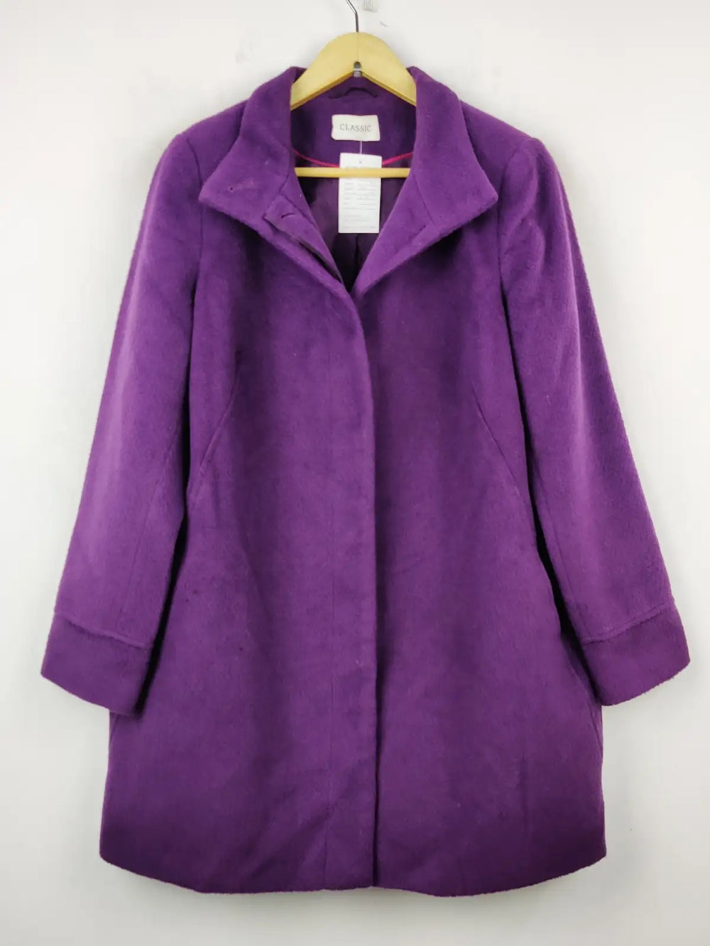 Buy online pre-used pre-loved 100% authentic & Original branded Classic (WC-2695) available in Pakistan. Top international brands avilable.