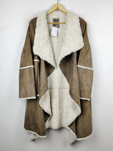 Buy online pre-used pre-loved 100% authentic & Original branded Unknown Brand (WC-2997) available in Pakistan. Top international brands avilable.