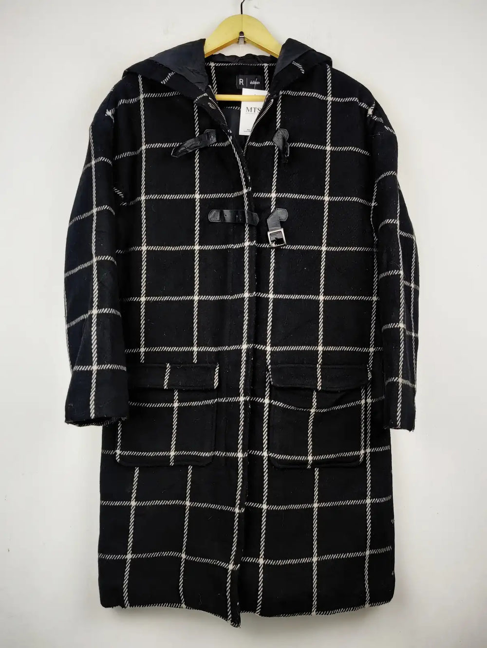 Buy online pre-used pre-loved 100% authentic & Original branded R Edition (WC-3008) available in Pakistan. Top international brands avilable.