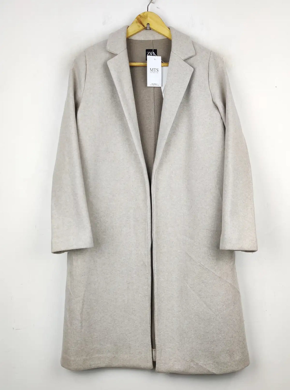 Buy online pre-used pre-loved 100% authentic & Original branded Zara (WC-3389) available in Pakistan. Top international brands avilable.