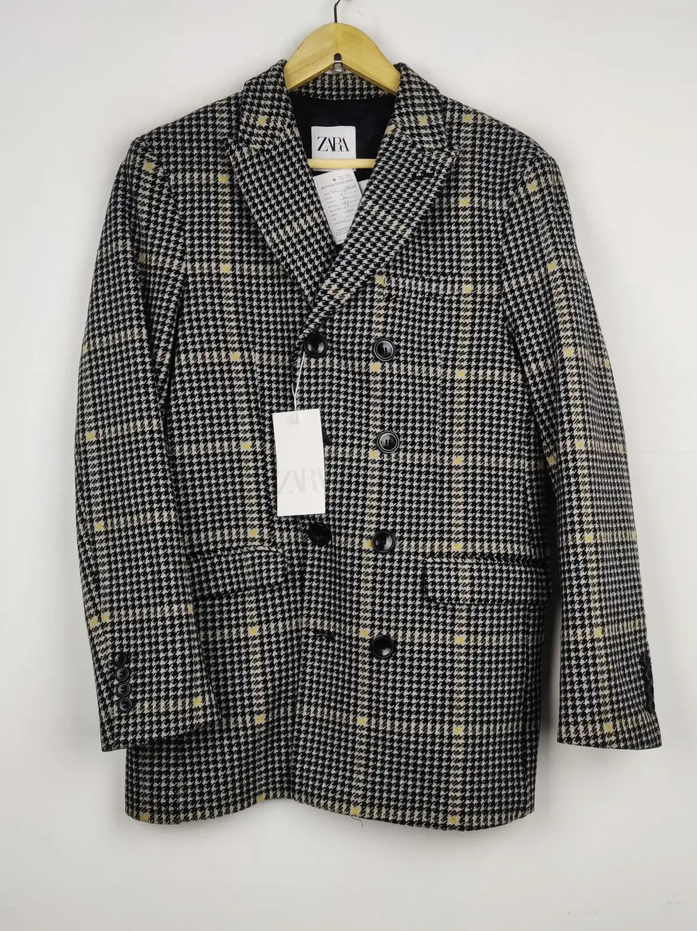 Buy online pre-used pre-loved 100% authentic & Original branded Zara (WC-3539) available in Pakistan. Top international brands avilable.