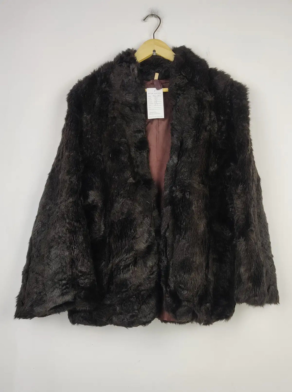 Buy online pre-used pre-loved 100% authentic & Original branded Unknown Brand (WC-3805) available in Pakistan. Top international brands avilable.